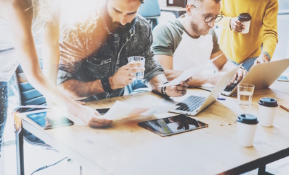 moderne Arbeitswelten (c) SFIO CRACHIO, shutterstock